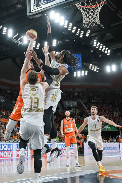 形成了鲜明 形成了鲜明