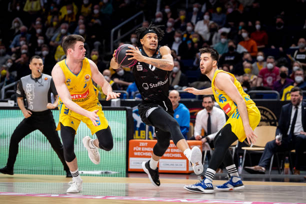 的运动员屈 的运动员屈